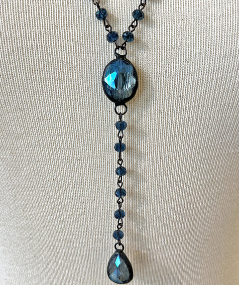 Rosy crystal pendant necklace blue