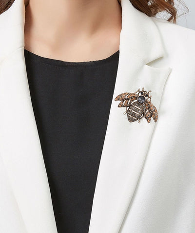 Patsy the bee pin