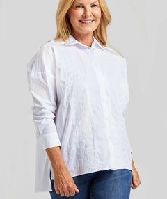 Camisa blanca con detalle de bordado