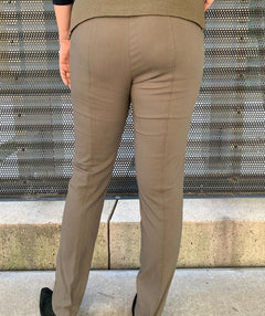 Angle pocket detail pull on pant size 2 - Premium pants from Elliott Lauren - Just $84! Shop now at Mary Walter