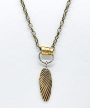 Antique pendant necklace in gold